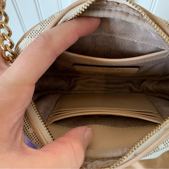 Small Leather Cream Michael Kors Crossbody - Picture 3 of 3